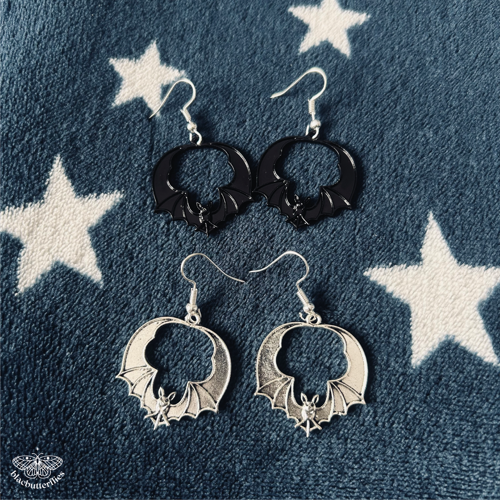 Bat Enclosed Earrings Black / Silver