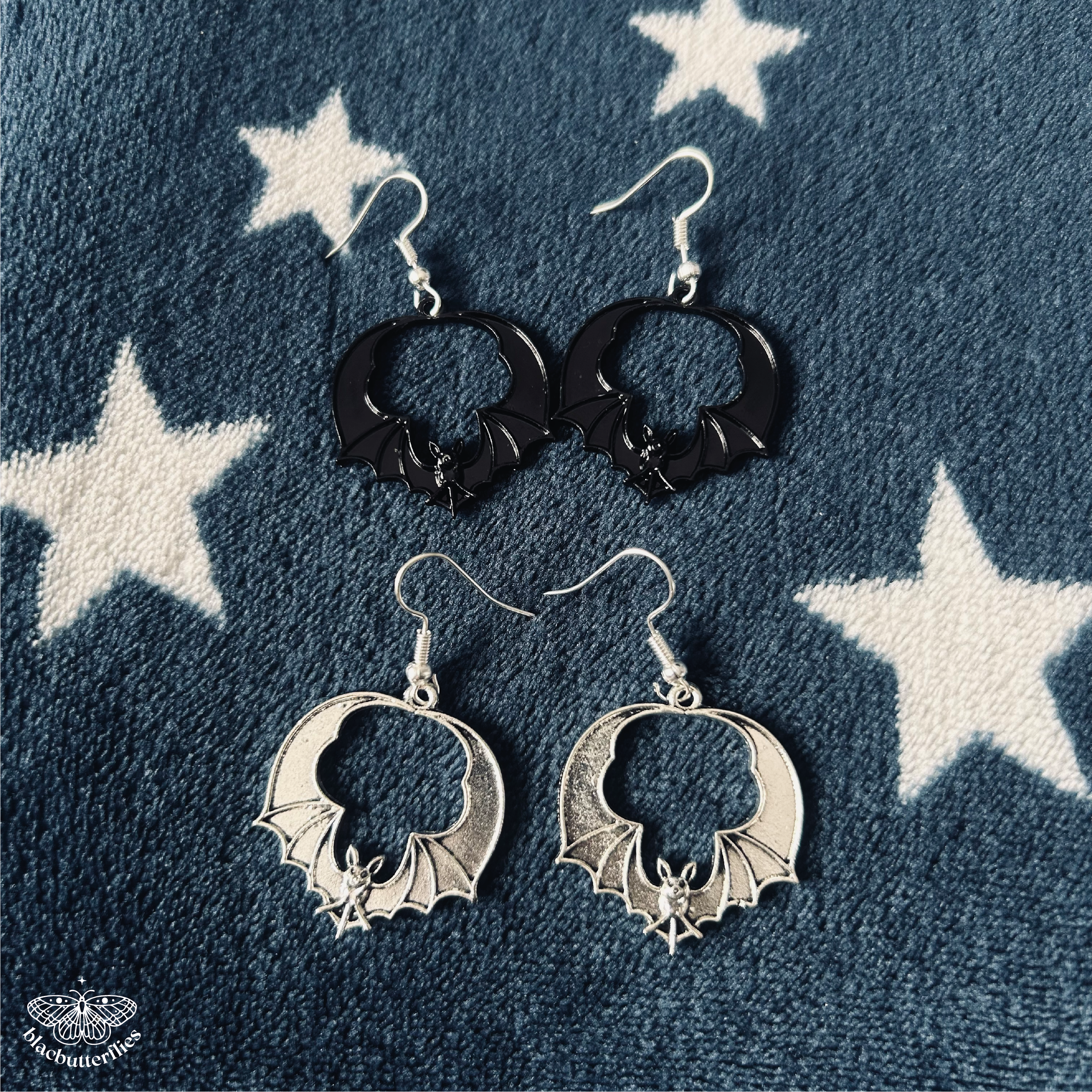 Bat Enclosed Earrings Black / Silver
