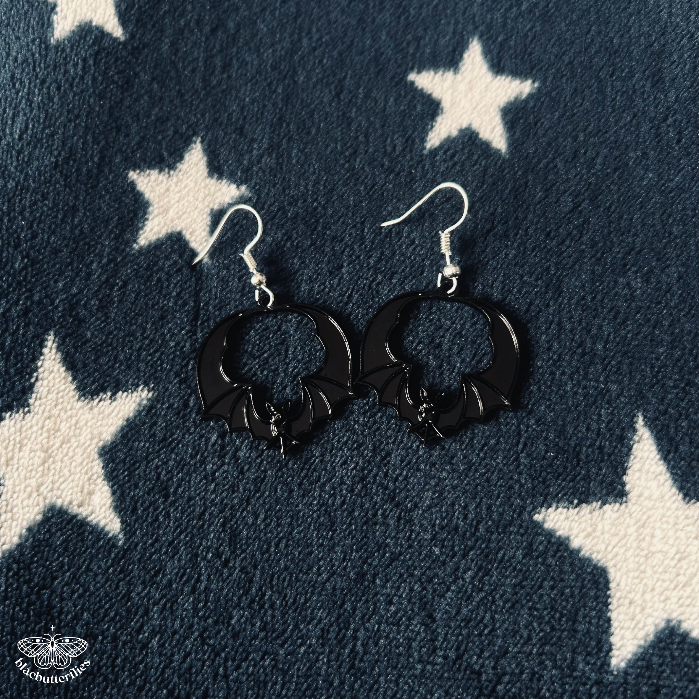 Bat Enclosed Earrings Black / Silver