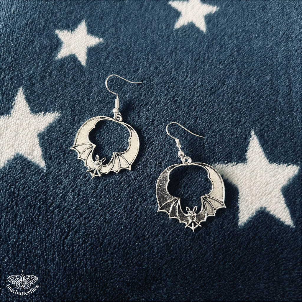 Bat Enclosed Earrings Black / Silver