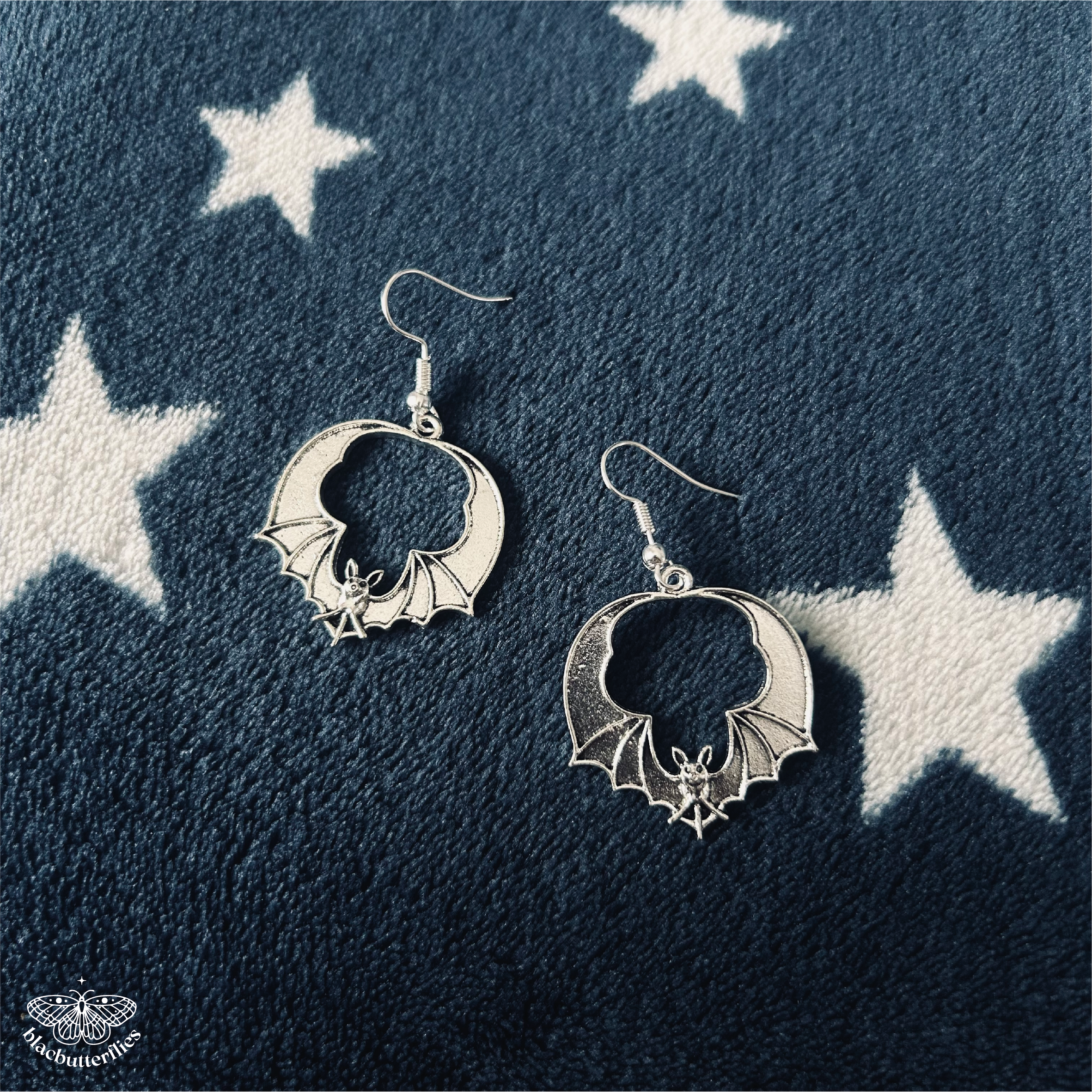 Bat Enclosed Earrings Black / Silver